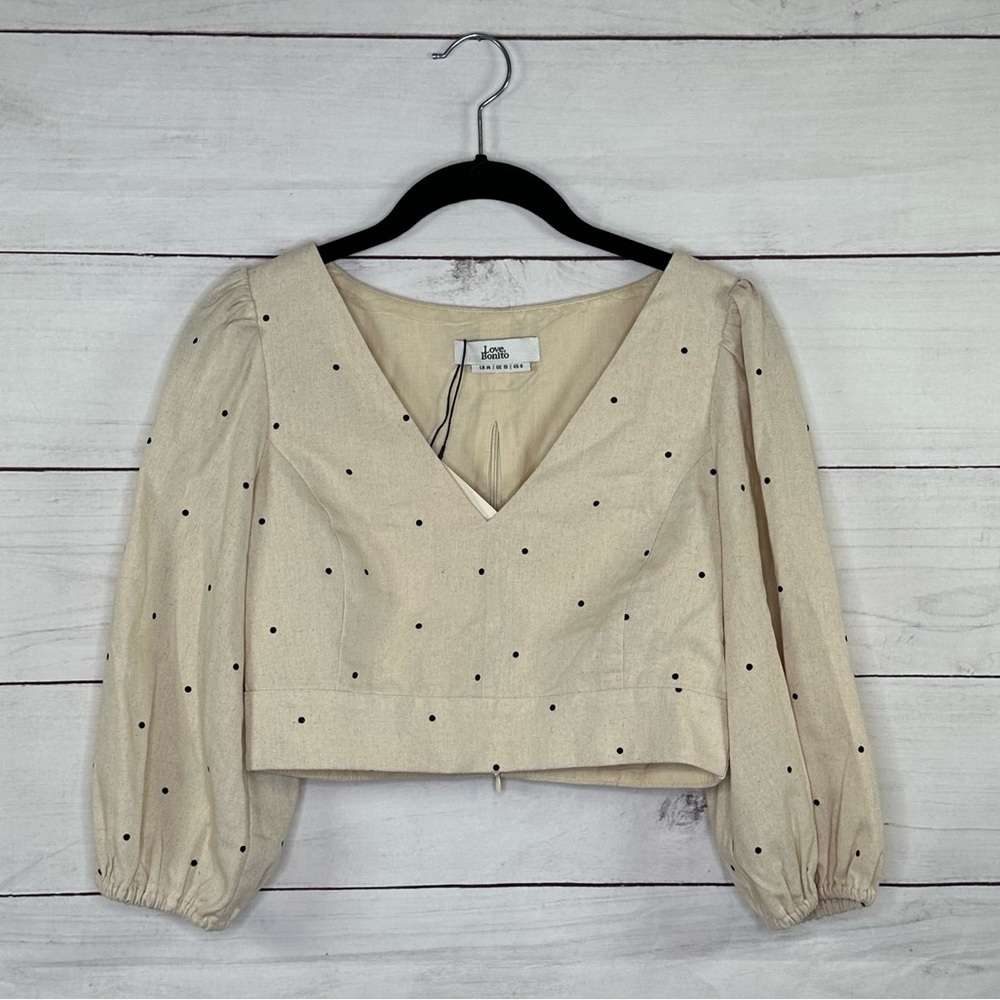 NWT Love, Bonito Women's Beige Cropped Puff Sleeve V Neck Top Size M - Picture 7 of 12